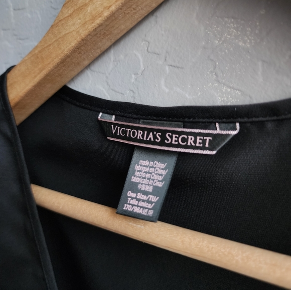 Victoria Secret Robe - Picture 2 of 3